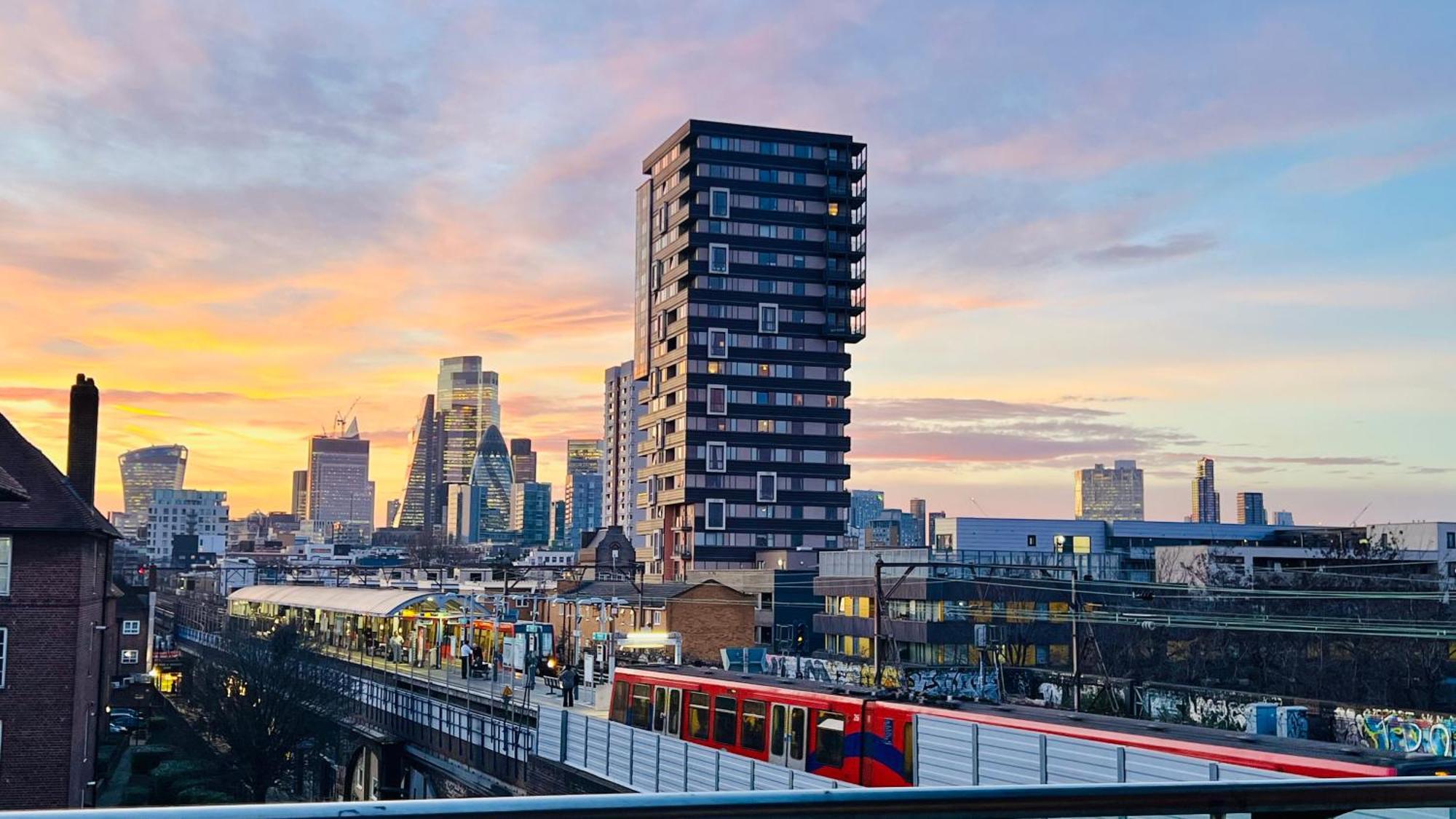 Couette-café View Sunset Luxurious In Zone-1 Including One Family Twin With Its Own Stunning Private Terrace Londres