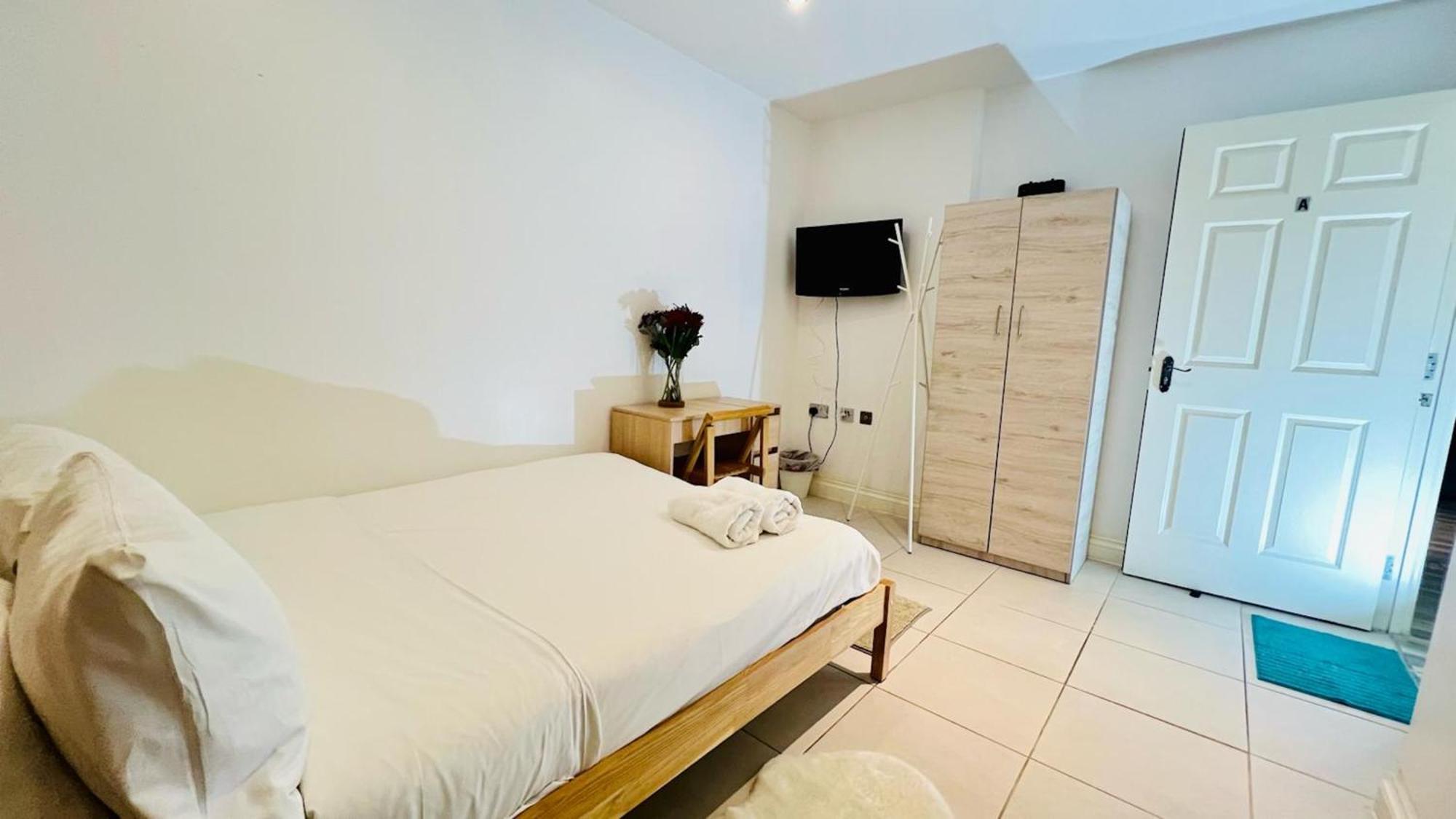 View Sunset Luxurious In Zone-1 Including One Family Twin With Its Own Stunning Private Terrace Acomodação com café da manhã 